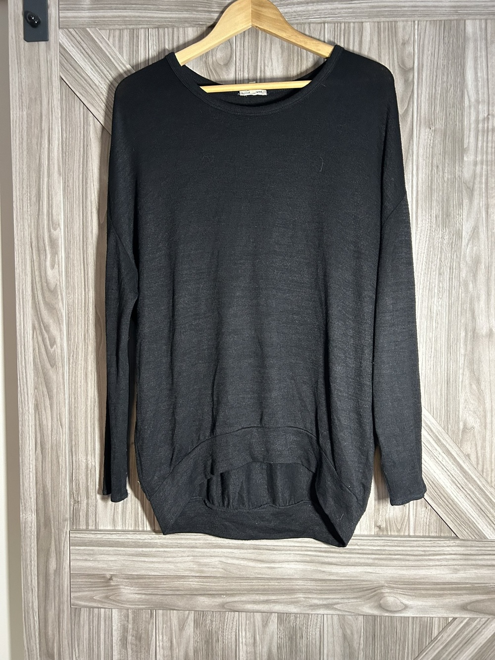 Wilfred Free Aritzia Black High-Low Slouchy Fine Knit Pullover Top - S